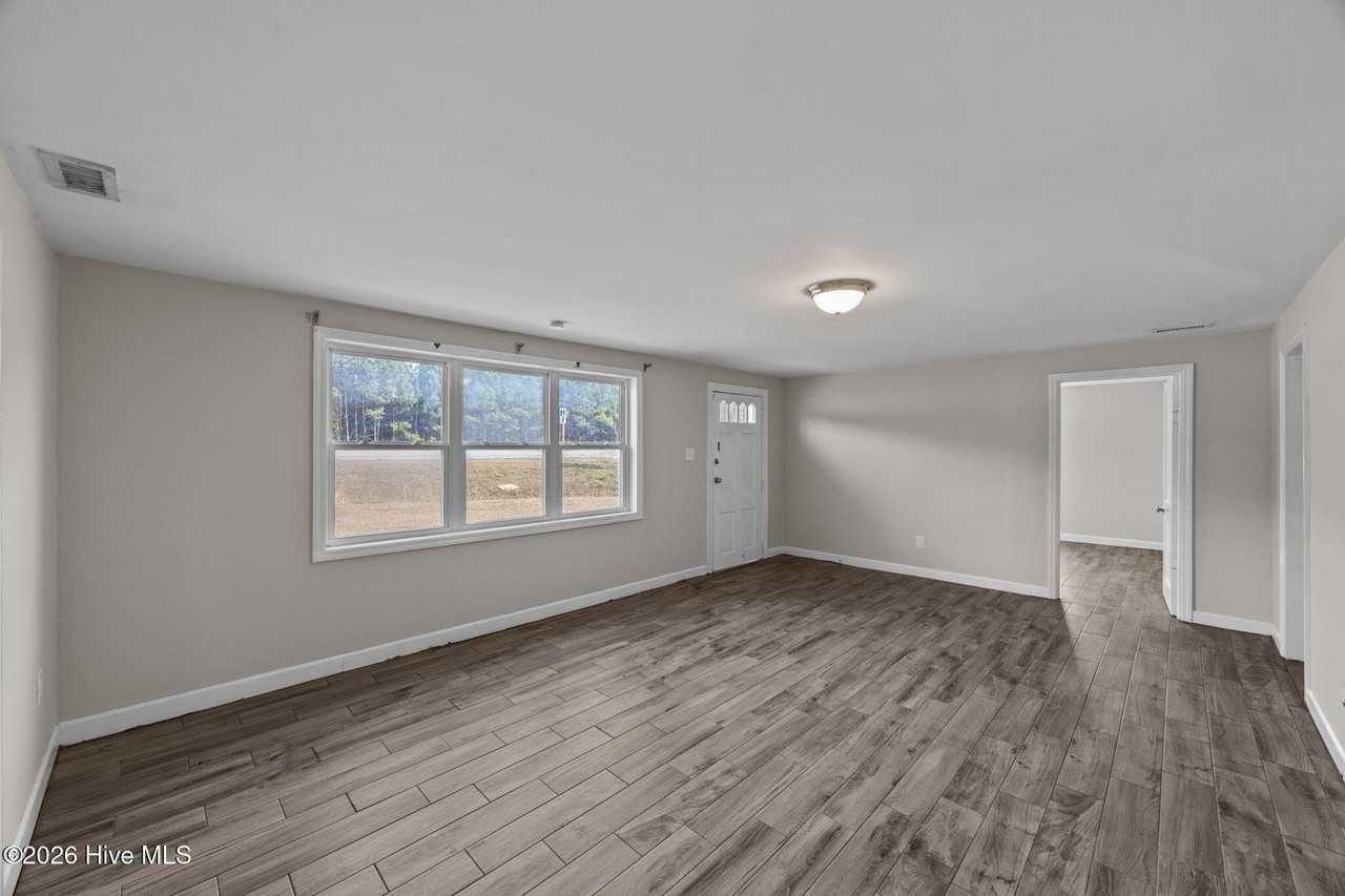 305 Washington Post Rd - Photo 5 of 25