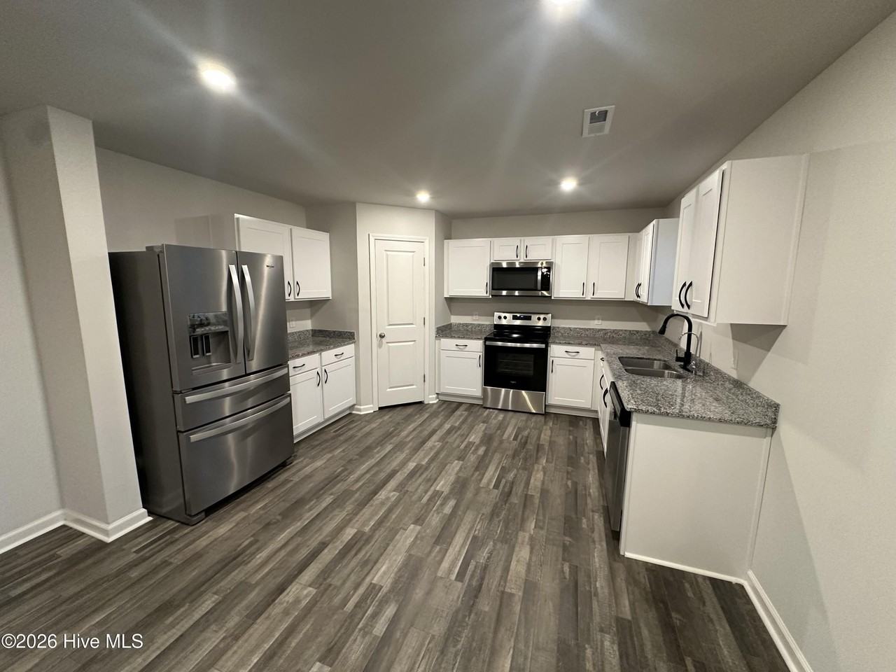 2528 Provence Dr Se - Photo 5 of 29