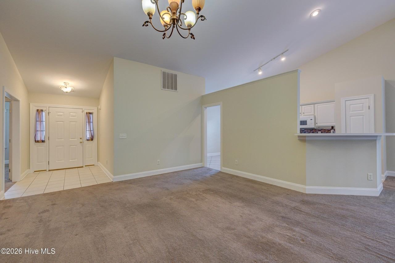 208 Waters Point Ct - Photo 2 of 17