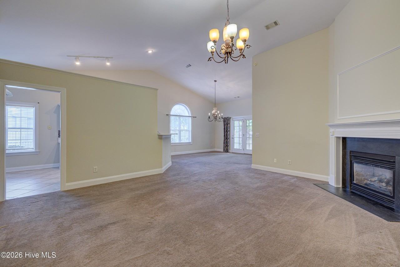 208 Waters Point Ct - Photo 4 of 17