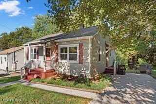 2541 Seaton Ave - Photo 3 of 16