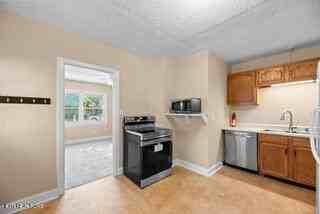 2541 Seaton Ave - Photo 6 of 16