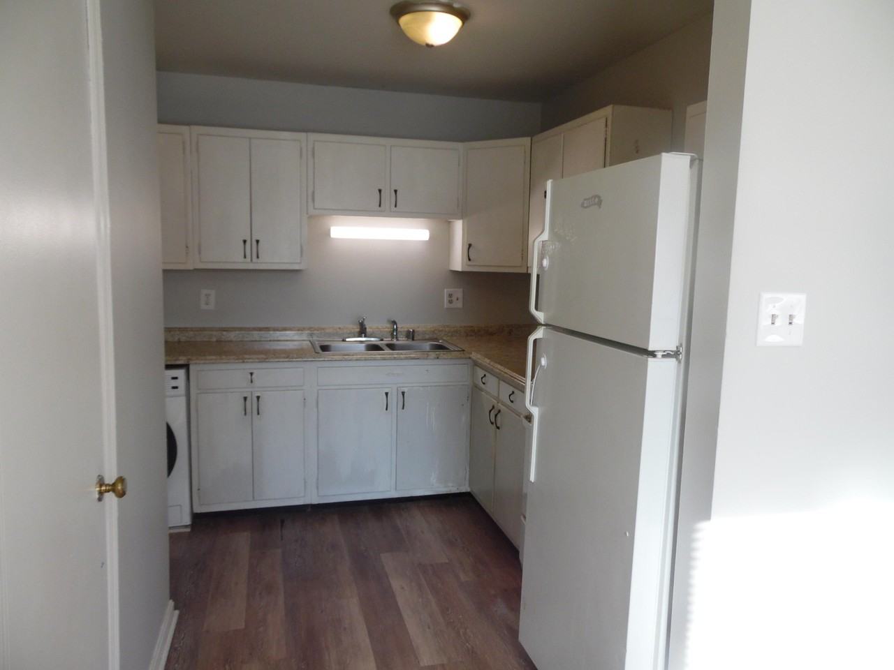 2151 Cypress Dr Apt D #D - Photo 4 of 6