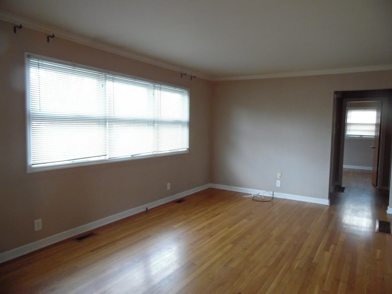 662 Cardinal Ln - Photo 2 of 9