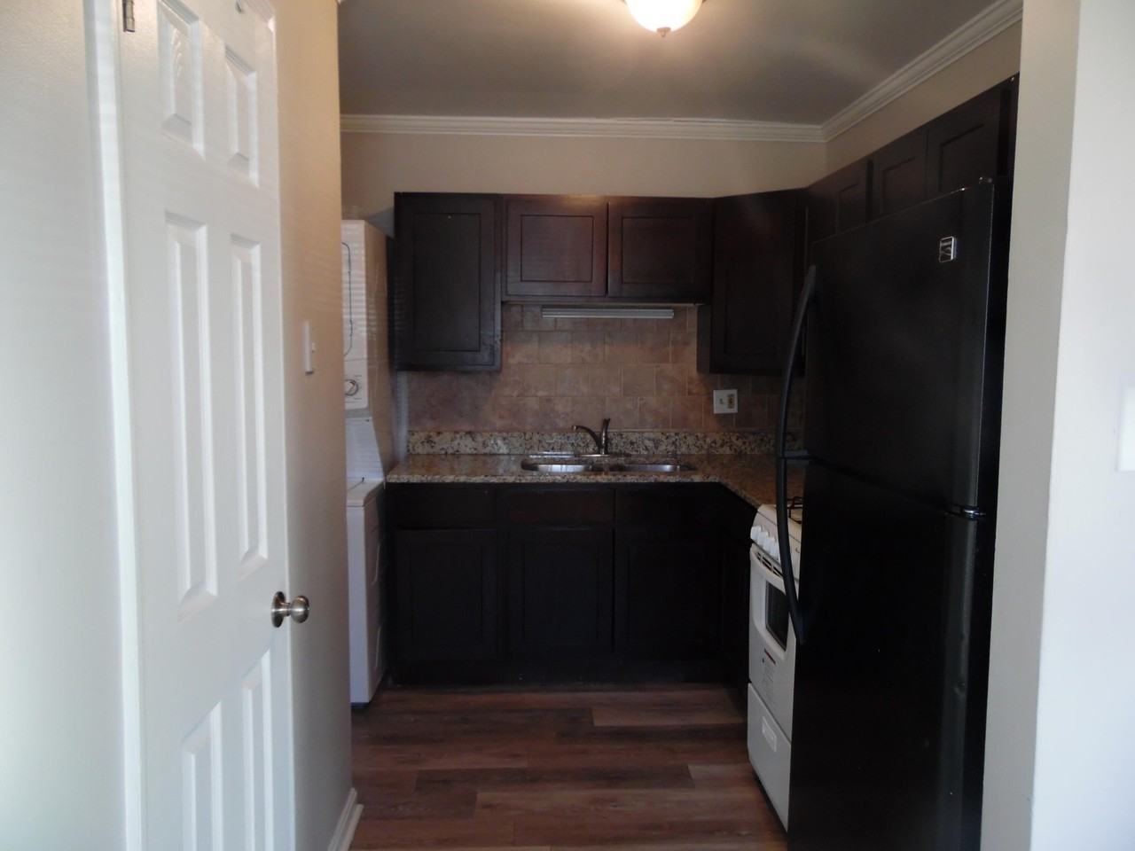 2157 Cypress Dr Apt H #H - Photo 5 of 8