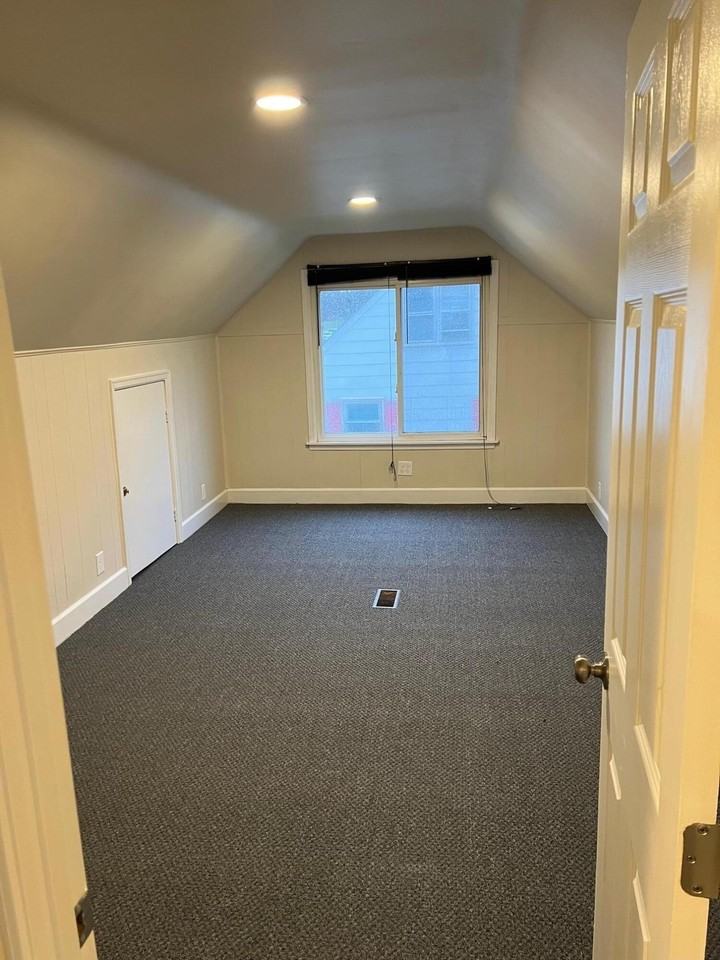 1659 Strader Dr - Photo 4 of 16