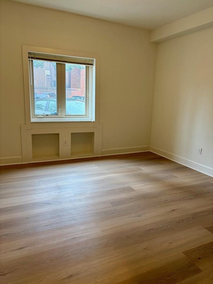 160 N Mill St Apt 4 #4 - Photo 2 of 10