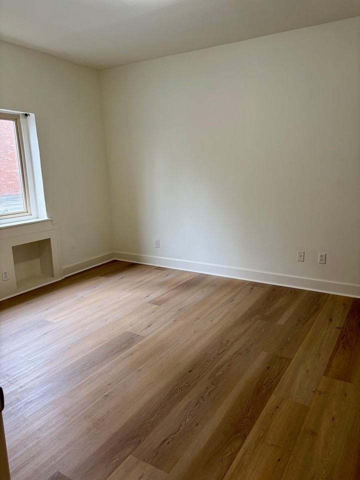 160 N Mill St Apt 4 #4 - Photo 4 of 10