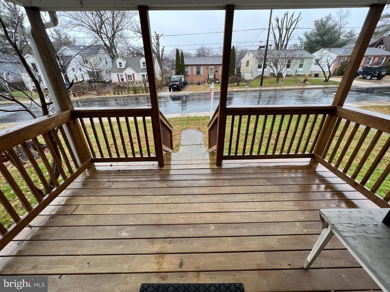 3712 Lawrence Ave - Photo 3 of 21