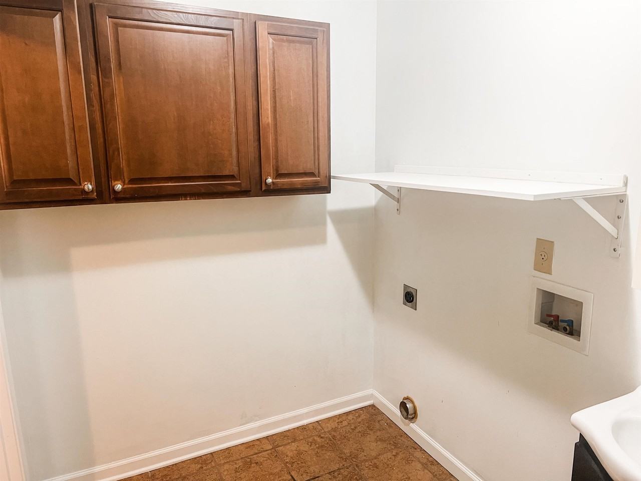 520 Jeffrey Ln - Photo 6 of 11