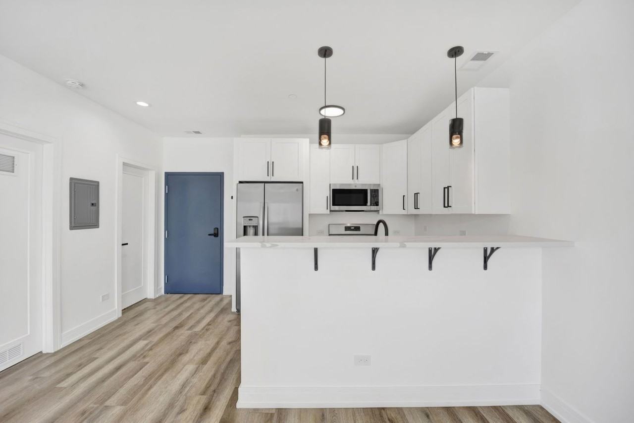 4350 W Lawrence Ave #303 - Photo 2 of 8