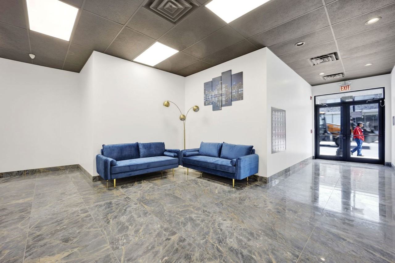 4350 W Lawrence Ave #303 - Photo 4 of 8