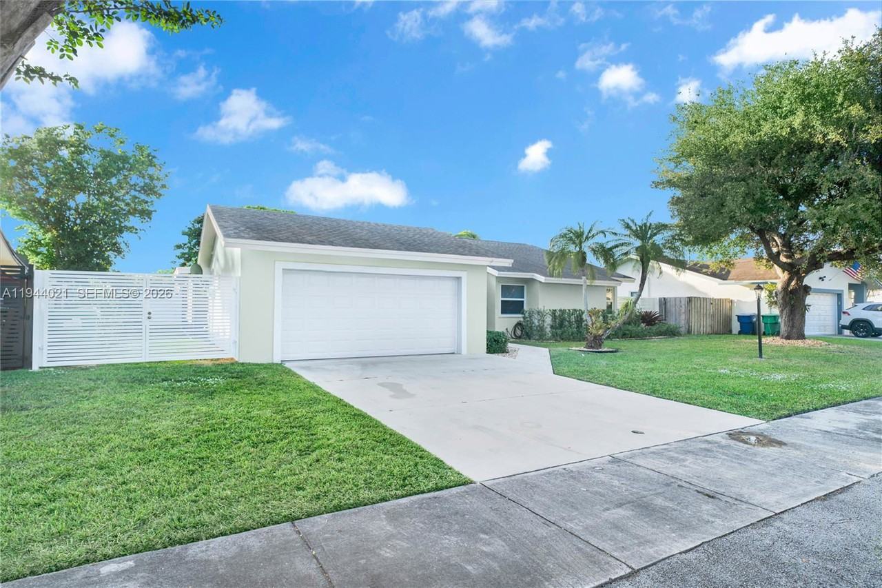 10514 Sw 127th Ct - Photo 2 of 8