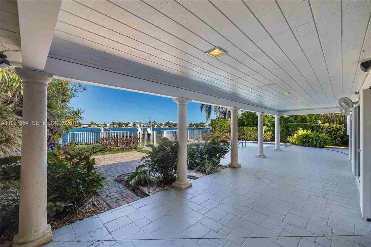 1375 N Biscayne Point Rd #SFH - Photo 3 of 8