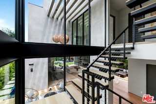 434 N Flores St - Photo 2 of 8