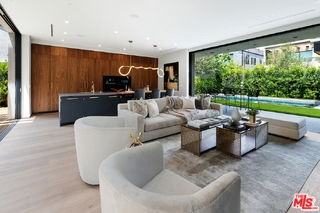 434 N Flores St - Photo 4 of 8