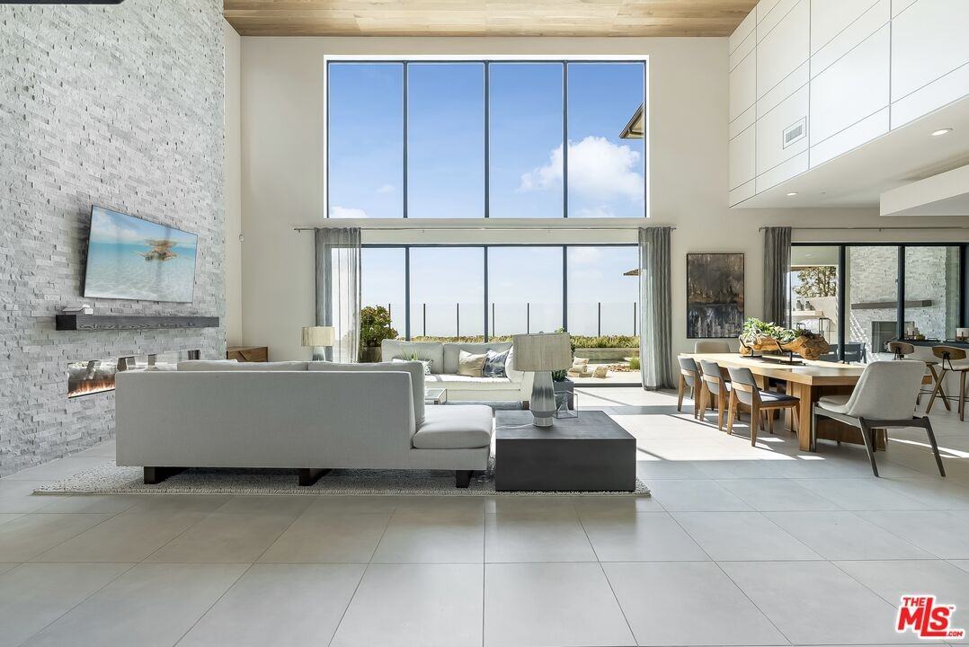 20378 W Marlow Ln - Photo 3 of 8