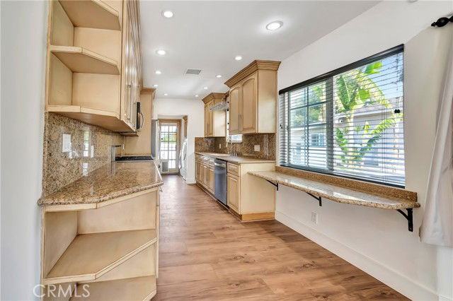 16707 Moorpark St - Photo 7 of 8