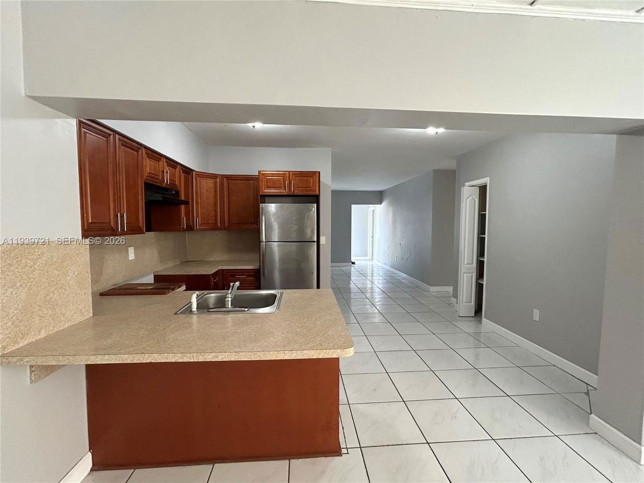 15020 Ne 6th Pl #15020 - Photo 7 of 8