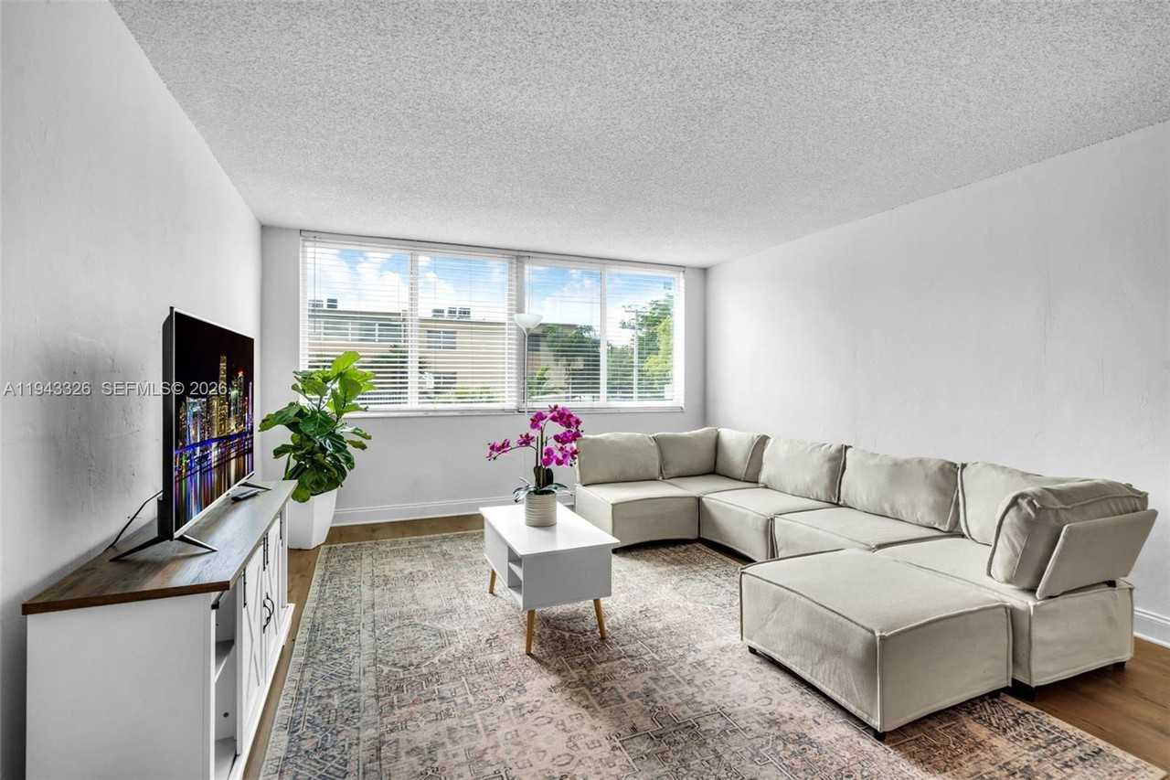 9125 Sw 77th Ave #202 - Photo 3 of 8