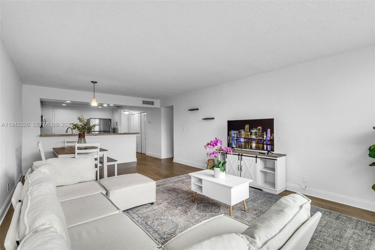 9125 Sw 77th Ave #202 - Photo 4 of 8