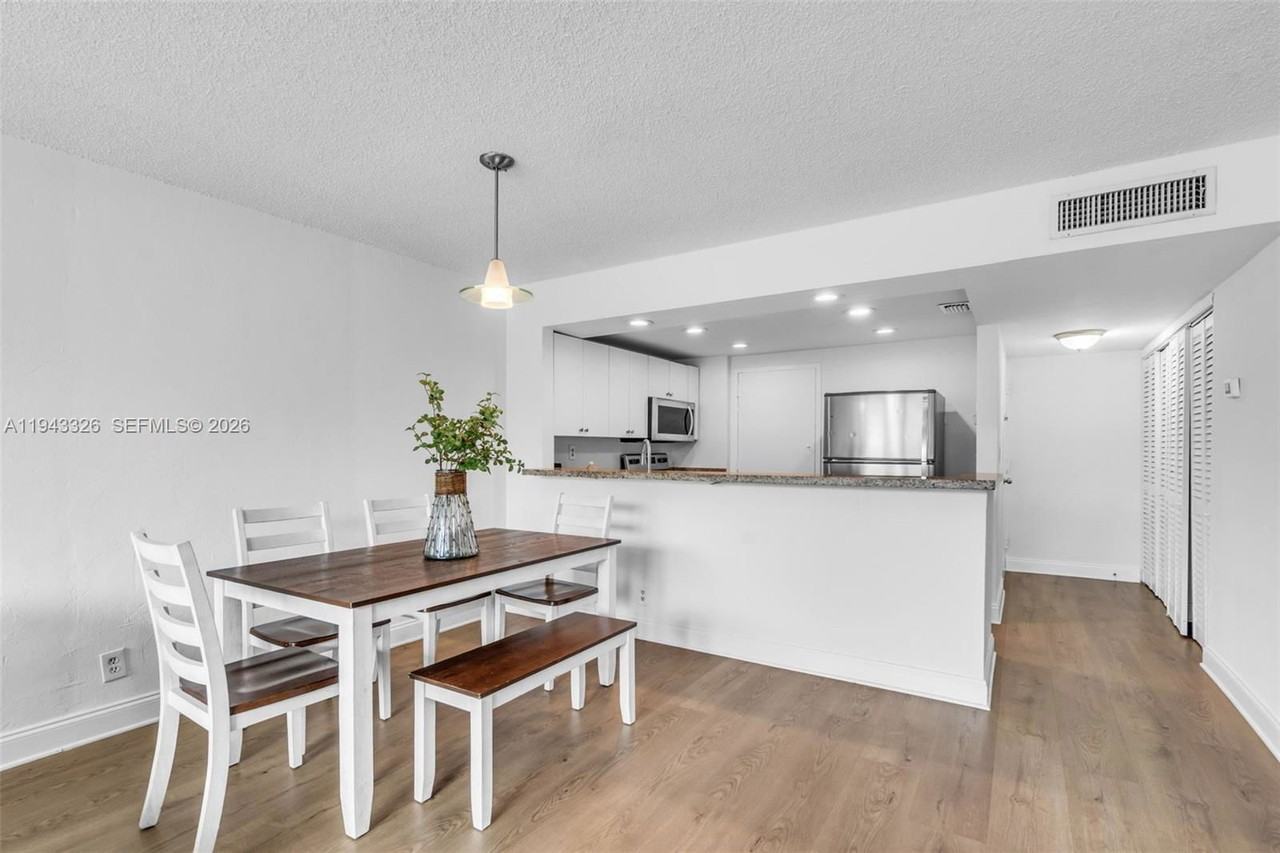 9125 Sw 77th Ave #202 - Photo 5 of 8