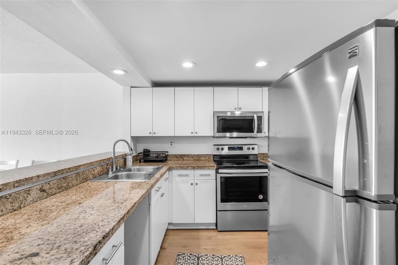 9125 Sw 77th Ave #202 - Photo 6 of 8