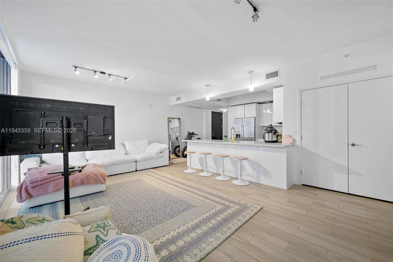 999 Sw 1st Ave #2214 - Photo 3 of 8