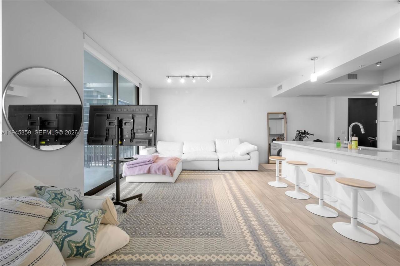 999 Sw 1st Ave #2214 - Photo 4 of 8