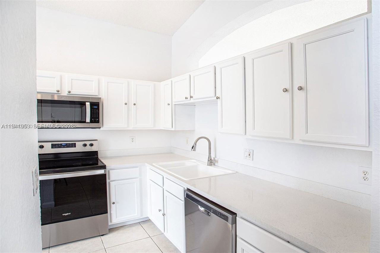 16222 Sw 102nd Ter - Photo 7 of 8