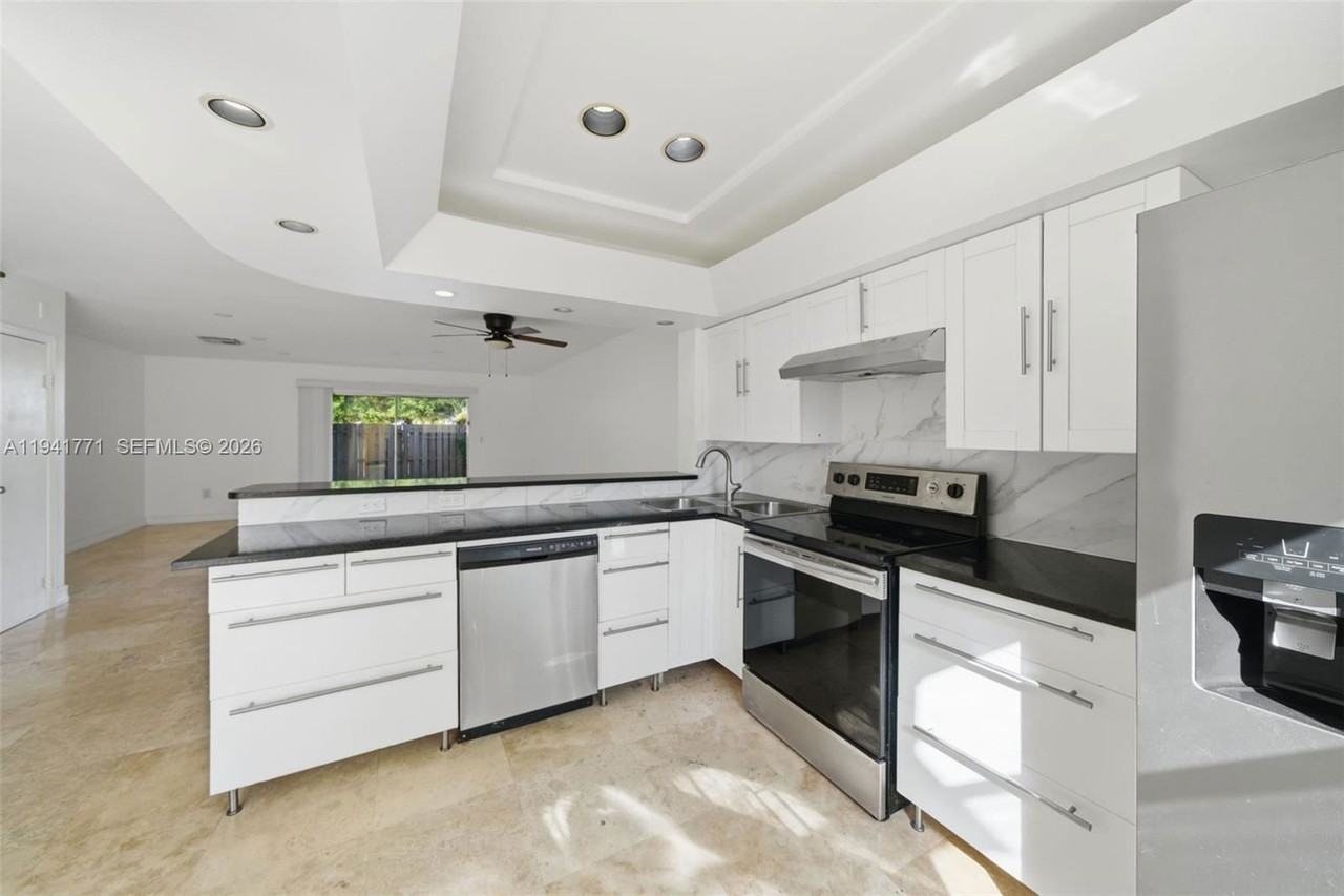8313 Sw 137th Ave #8313 - Photo 3 of 8