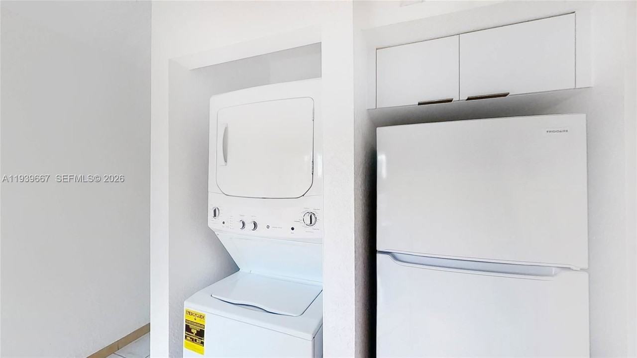 199 Sw 12th Ave #313E - Photo 3 of 8