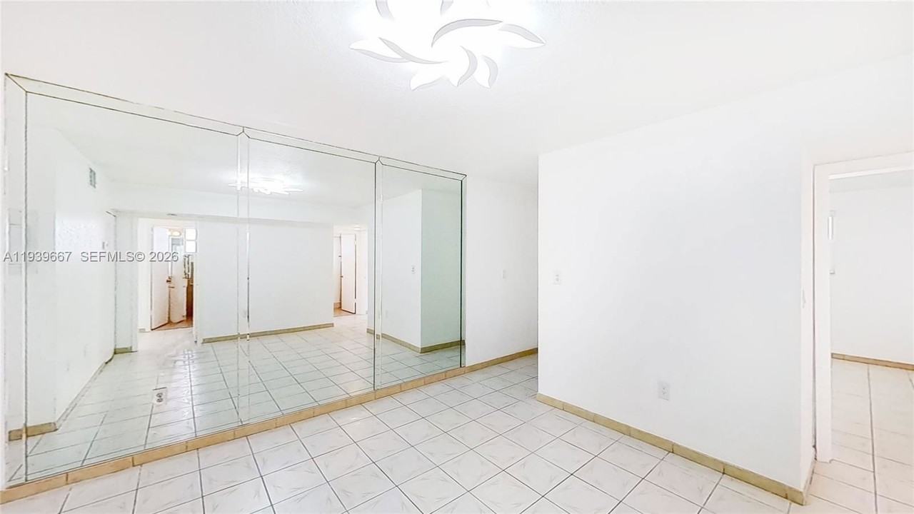 199 Sw 12th Ave #313E - Photo 4 of 8