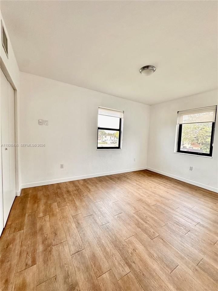 4204 Sw 14th St #3 - Photo 7 of 9