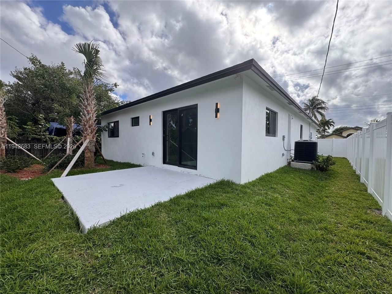 2430 Nw 22nd Rd - Photo 2 of 23