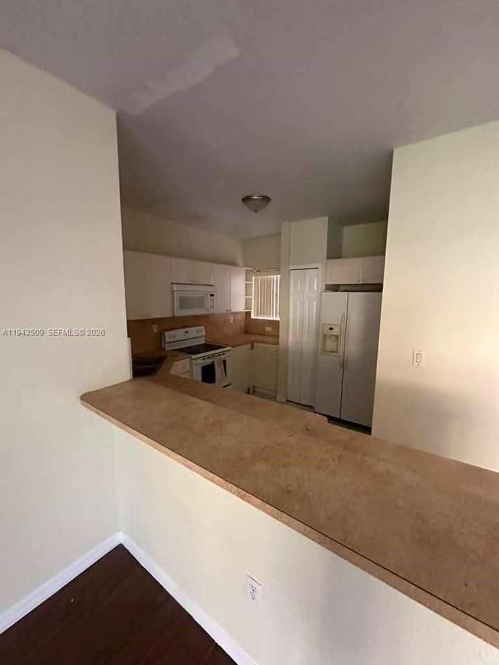 825 Sw 6th Pl - Photo 4 of 17