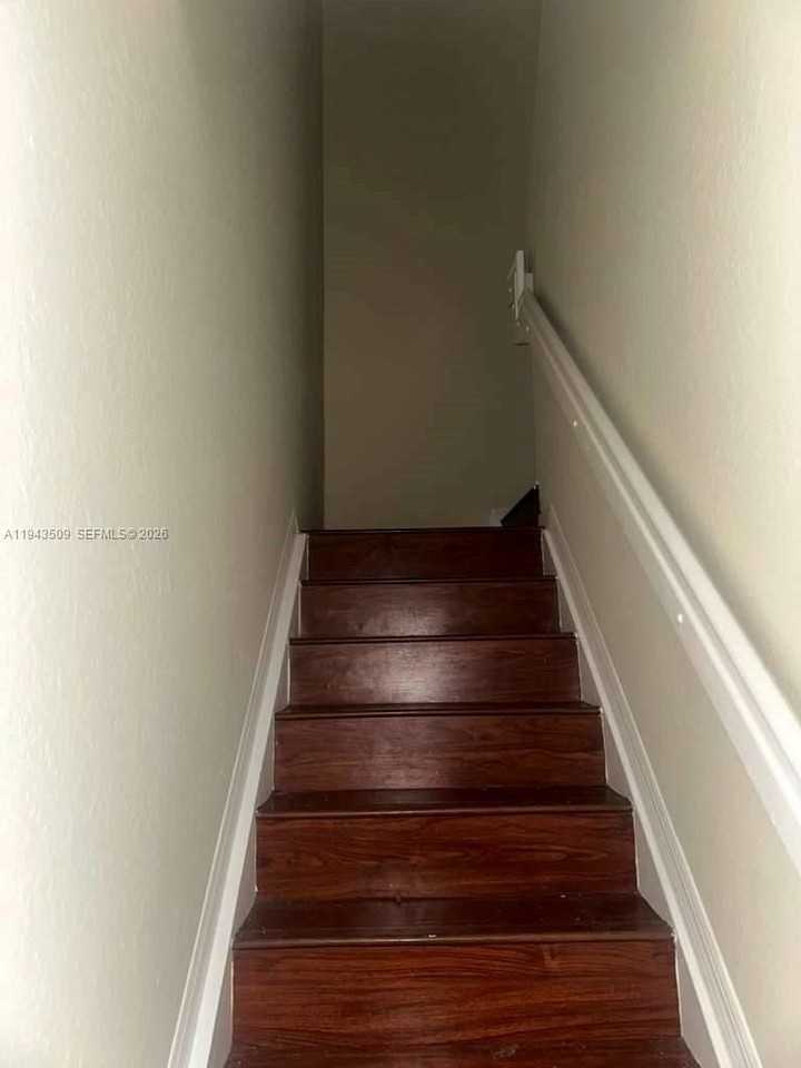 825 Sw 6th Pl - Photo 5 of 17