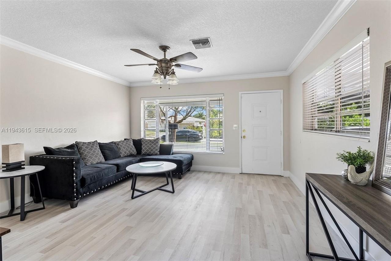 81 Ne 47th St - Photo 6 of 28