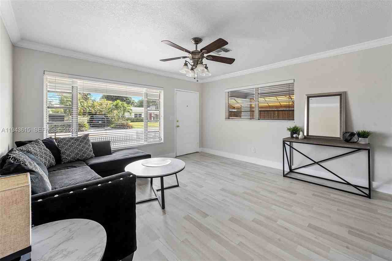 81 Ne 47th St - Photo 7 of 28