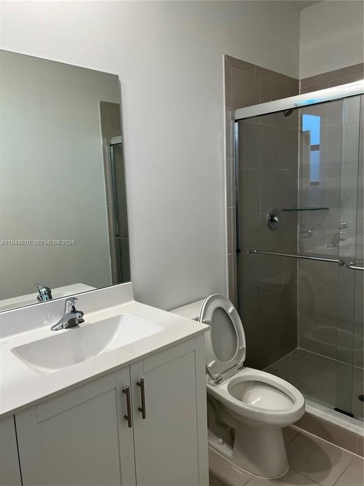 20631 Ne 7th Pl #0 - Photo 5 of 25