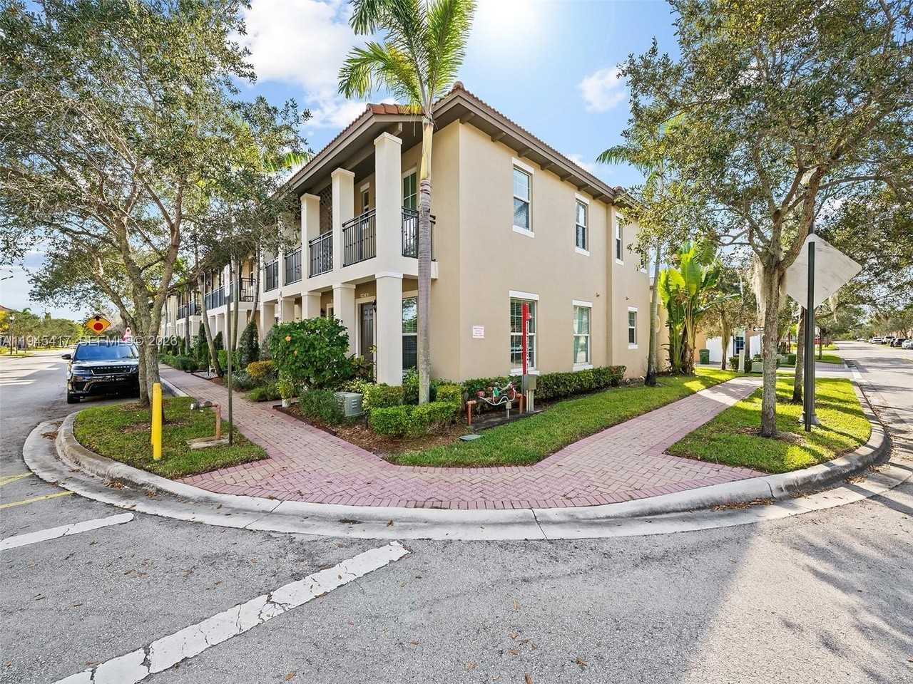 14762 Sw 12th St - Photo 2 of 29