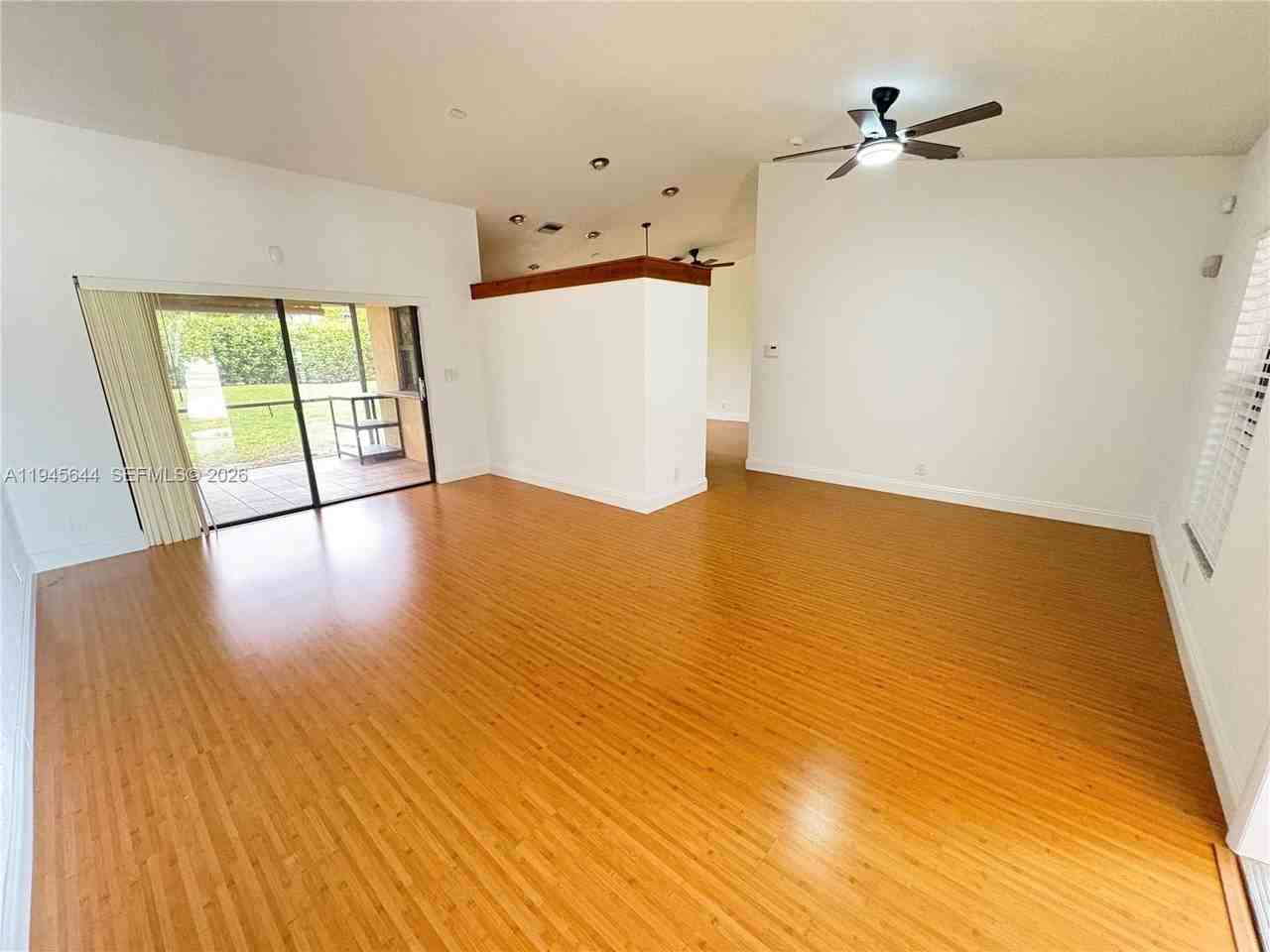 21374 Summertrace Cir - Photo 4 of 14