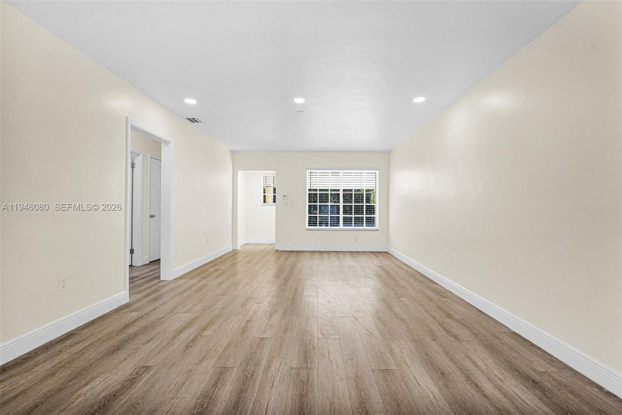 5781 Sw 25th St - Photo 6 of 50