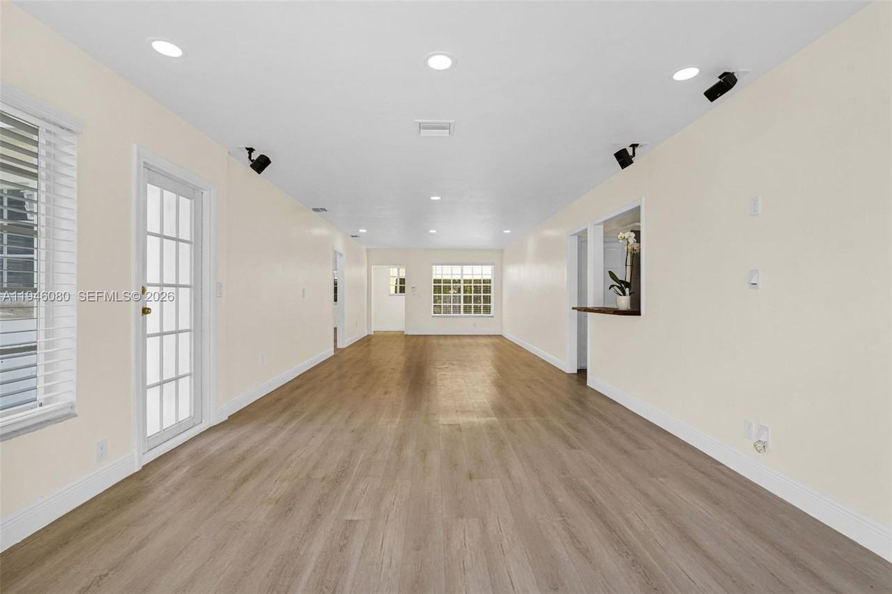 5781 Sw 25th St - Photo 7 of 50