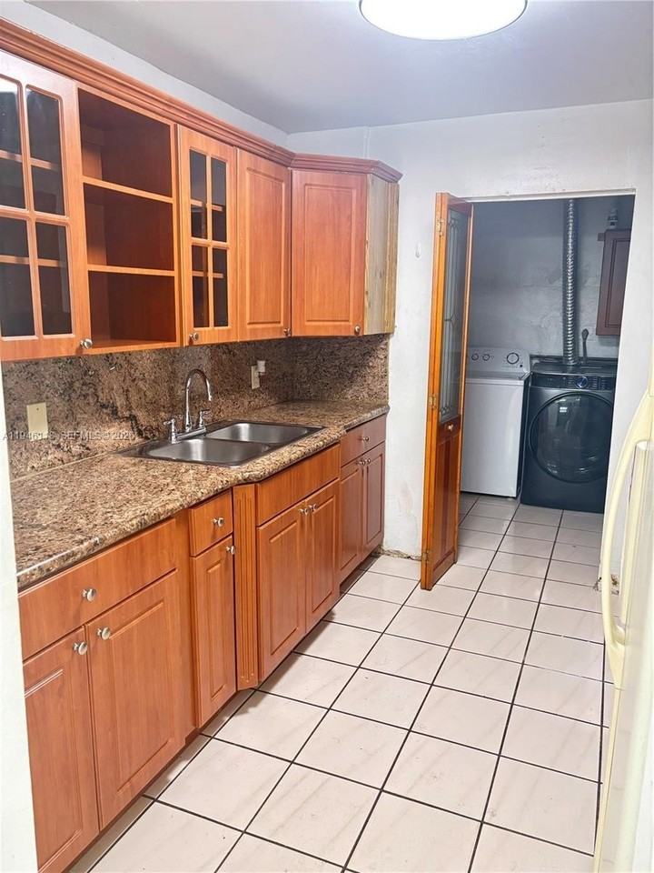 19480 Sw 121st Ave #AVE - Photo 2 of 9