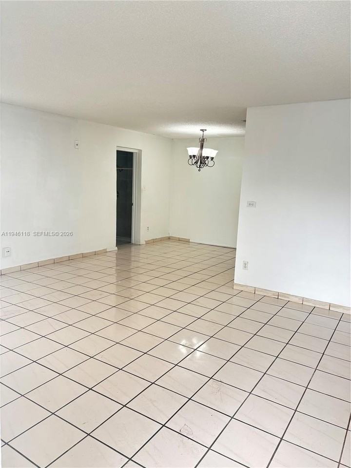 19480 Sw 121st Ave #AVE - Photo 7 of 9