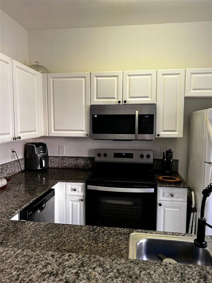 10775 Nw 83rd Ter #2-28 - Photo 6 of 15