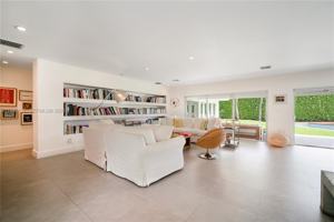 featured image of 861 Harbor Dr