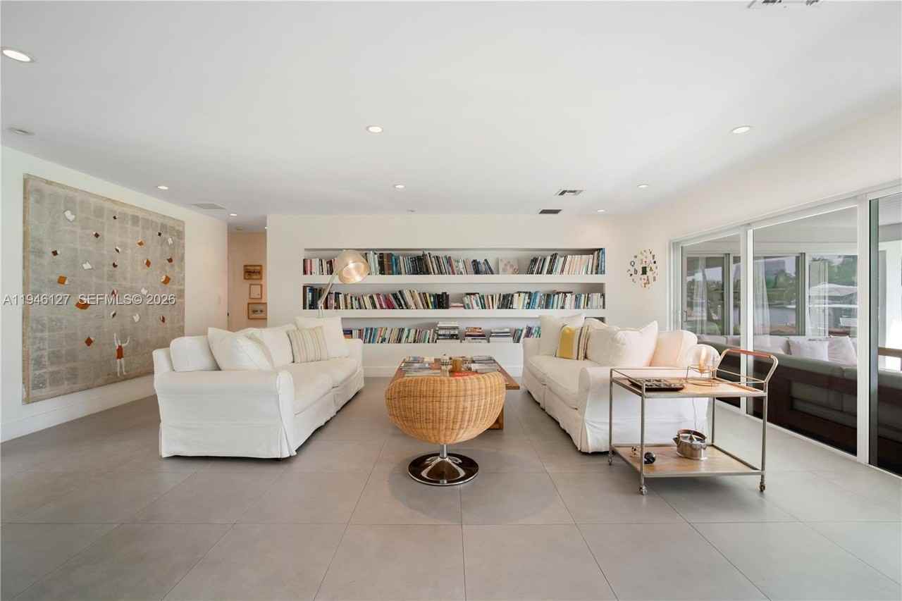 861 Harbor Dr - Photo 5 of 50