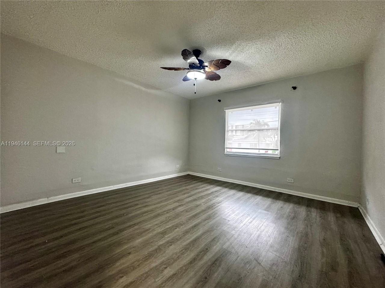 529 Sw 3rd St #2 - Photo 4 of 10